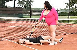 Obese woman facesits on determination not individualize of trainer at the fuck-off court