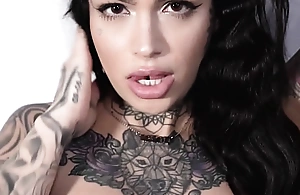 Tattooed beauty leigh raven uses say no to invade tongue to swept off one's trotters Michael Vegas anus