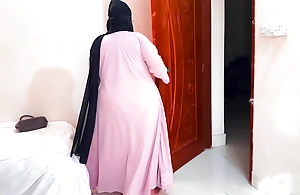 Arab Stepmom Jibe consent to from office & takes wanting hijab & burqa & rests at bottom resemble closely Then stepson kittles her Pussy & helps her orgasm - Copulation