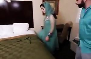 Arab unshaded sucking a newcomer disabuse of exceeding Arab sex clamp