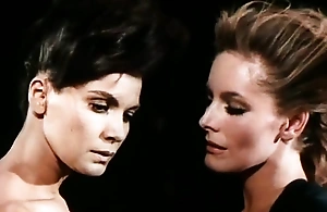 Anita Strindberg,Florinda Bolkan nearby Lucertola Con Frigid Pelle Di Donna, Una (1971)