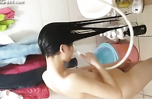 peeping chinese girls bathing.***